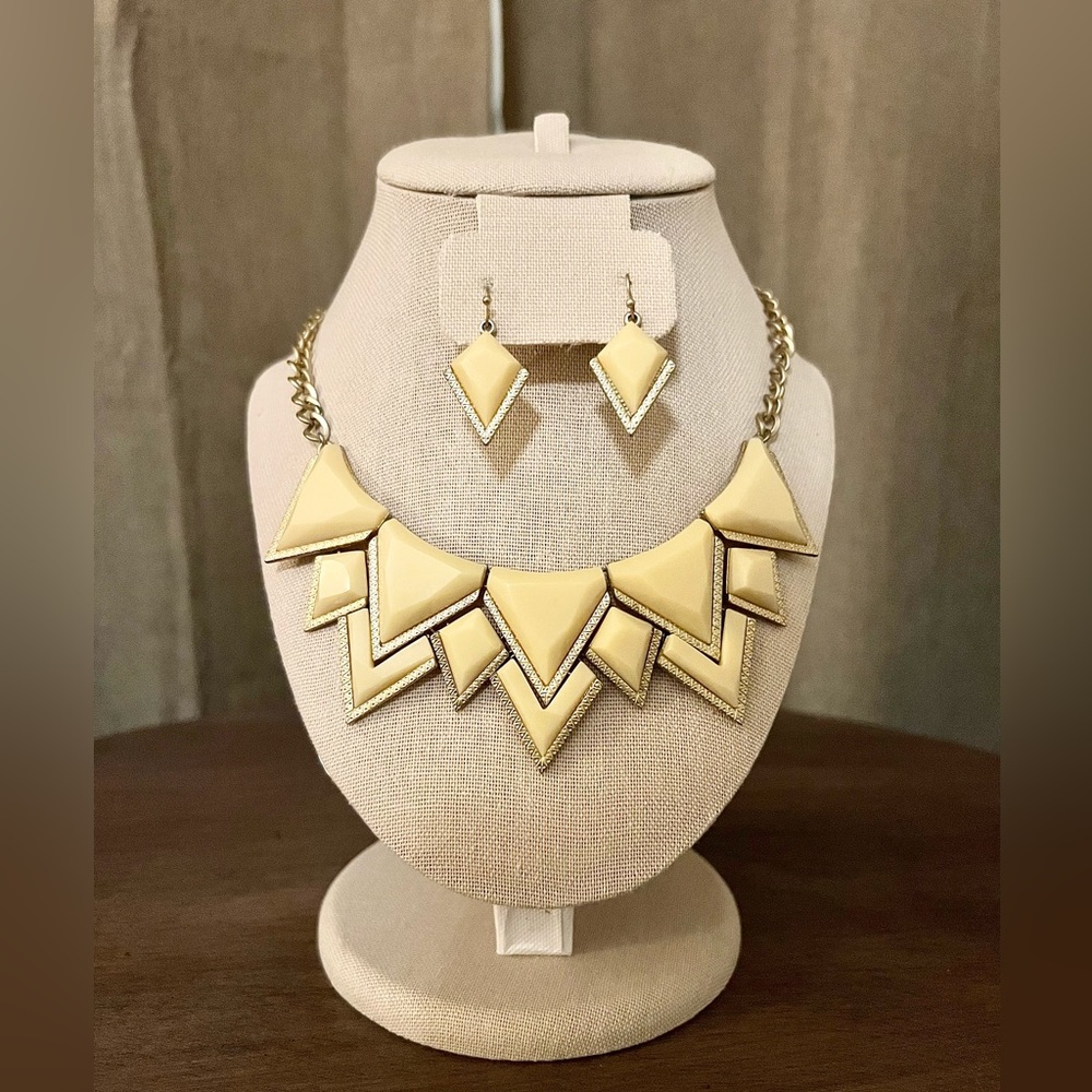 Geometric Cream/Gold Earrings & Necklace Set